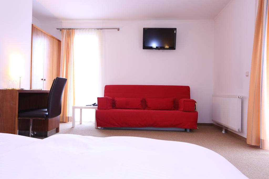 Hotel & Konditorei May Neufeld an der Leitha Kamer foto