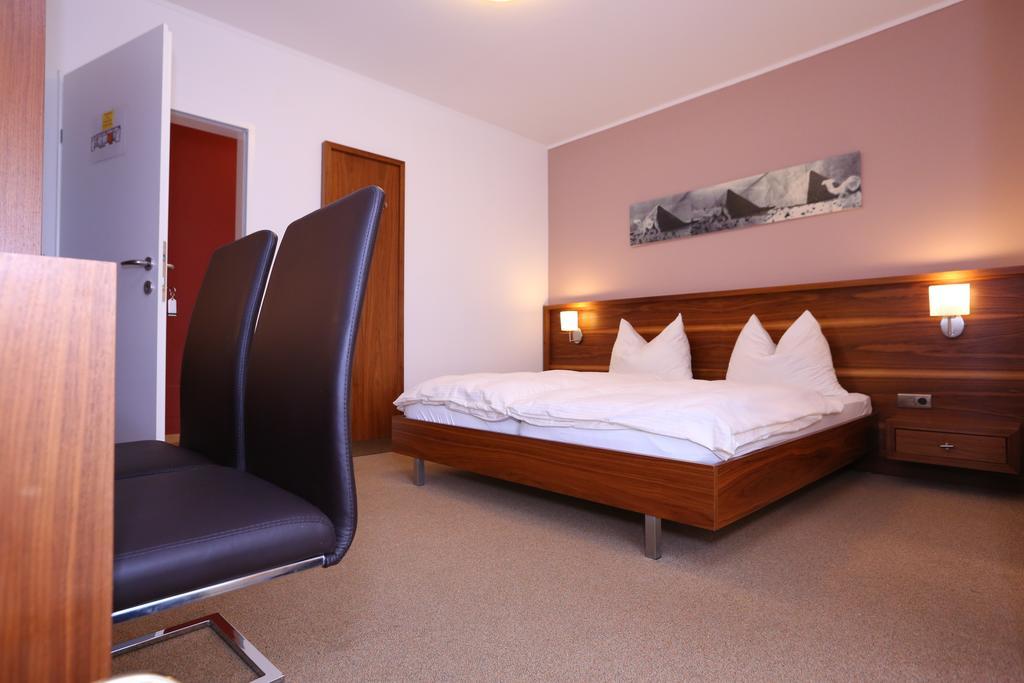 Hotel & Konditorei May Neufeld an der Leitha Kamer foto
